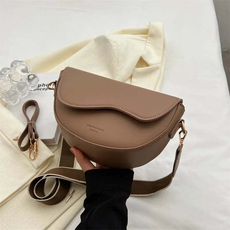Vintage PU Leather Crossbody Bag for Women Small Saddle Shoulder Bag with Wide Strap Flap Design