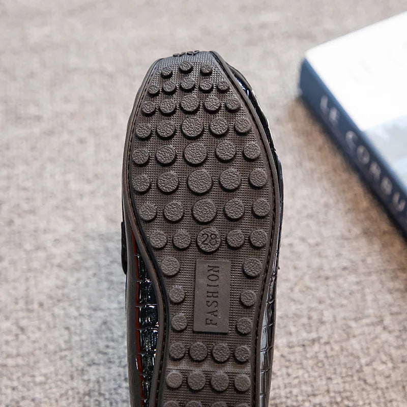 Boys Leather Shoes Round-toe Flat Soft Kids Fashion Casual Loafers Glossy Metal Buckle Children Moccasins Non-slip Britain Style