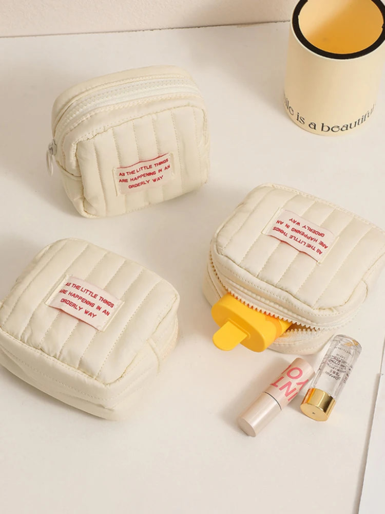 Korean Square Small Makeup Bag Student Small Earphones Zero Wallet Girl Portable Lipstick Storage Bags