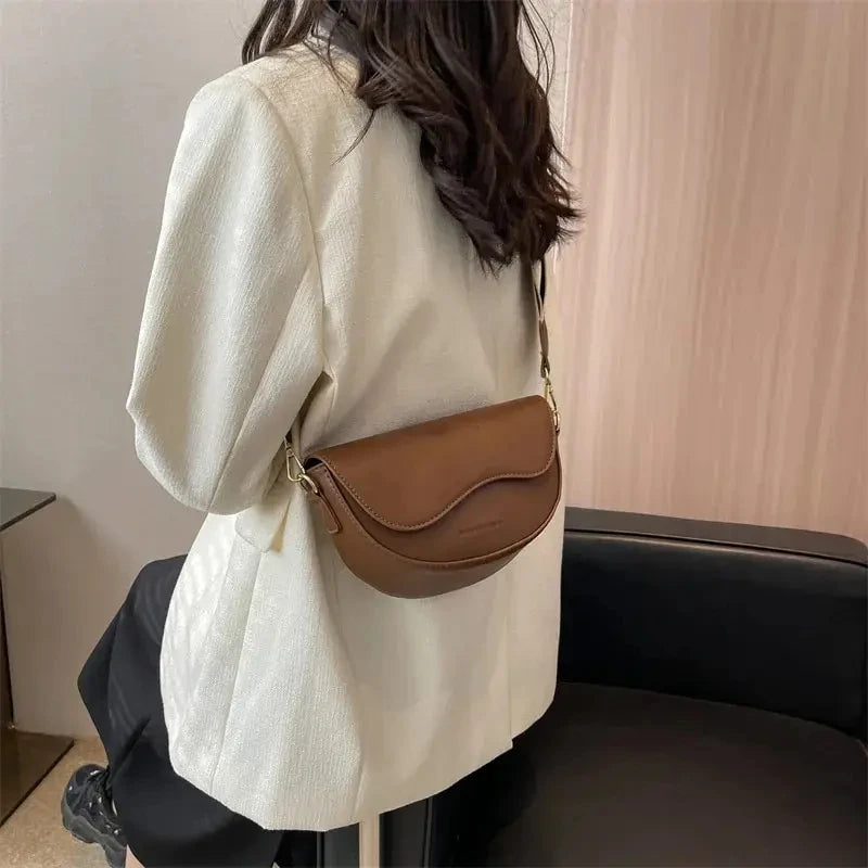 Vintage PU Leather Crossbody Bag for Women Small Saddle Shoulder Bag with Wide Strap Flap Design