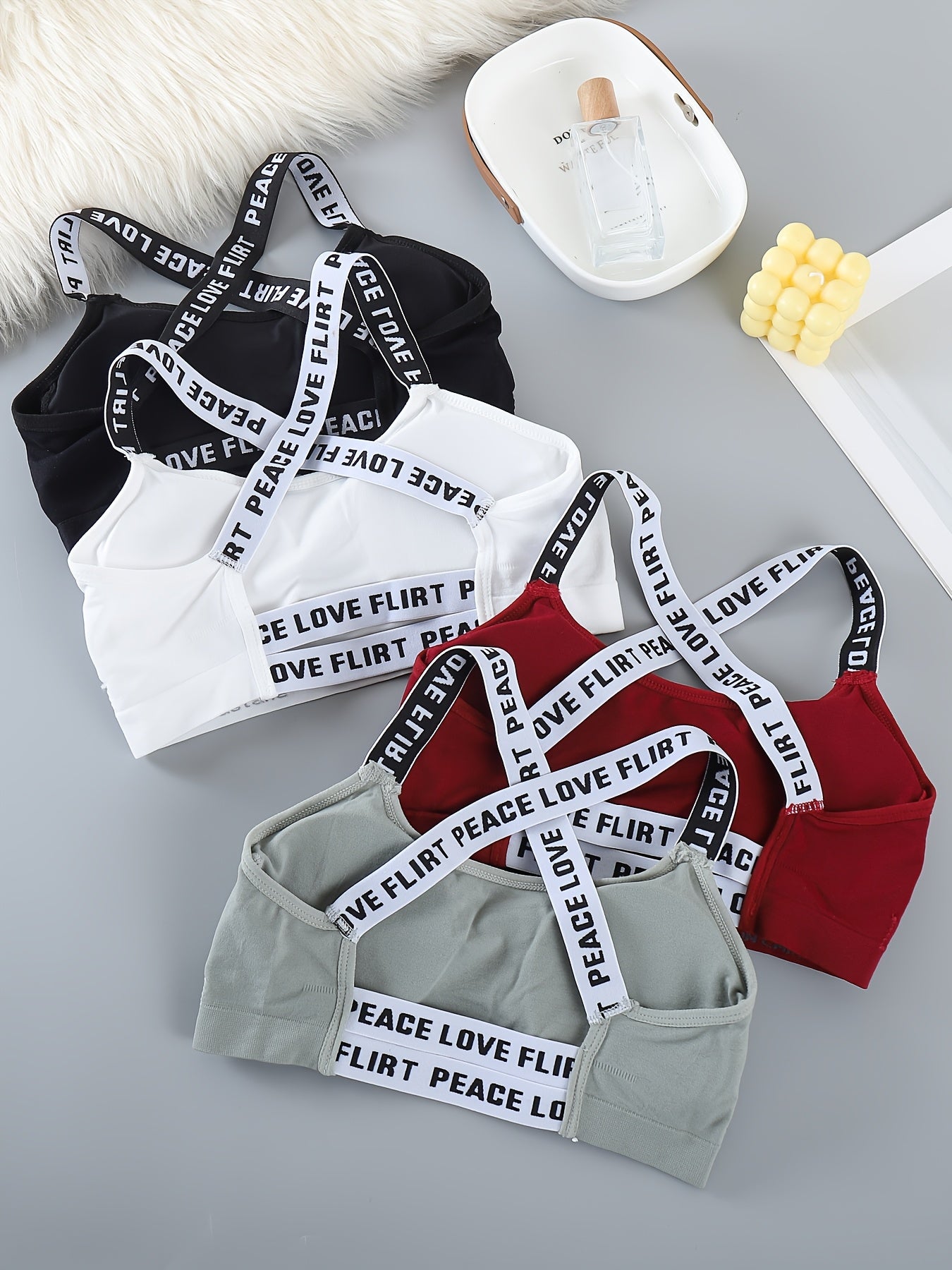 Comfortable And Breathable Set of 4 Lettered Sports Bras, Sleeveless Round Neck Activewear - Shockproof Running And Yoga Sports Underwear, Padded Wireless Women's Lingerie And Multi-Pack Sports Bras