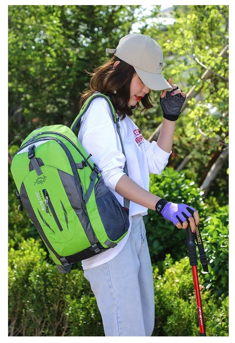 Outdoor Travel Backpack Fashion Hiking Backpacks Men Climbing Travel Backpack Classic Sport Travel Backpacks