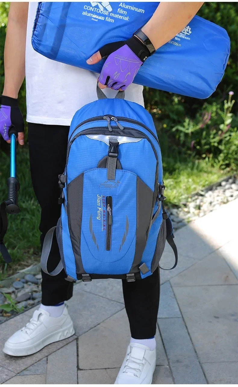 Outdoor Travel Backpack Fashion Hiking Backpacks Men Climbing Travel Backpack Classic Sport Travel Backpacks