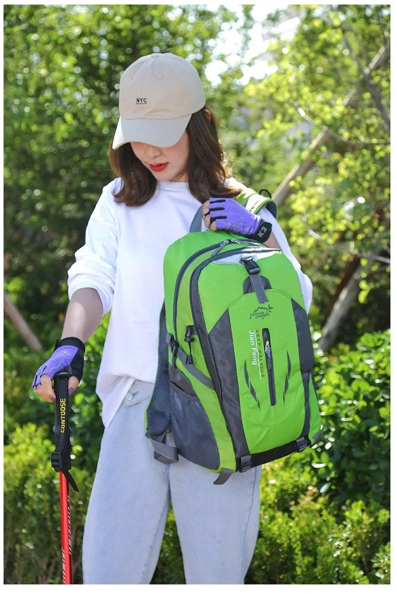 Outdoor Travel Backpack Fashion Hiking Backpacks Men Climbing Travel Backpack Classic Sport Travel Backpacks