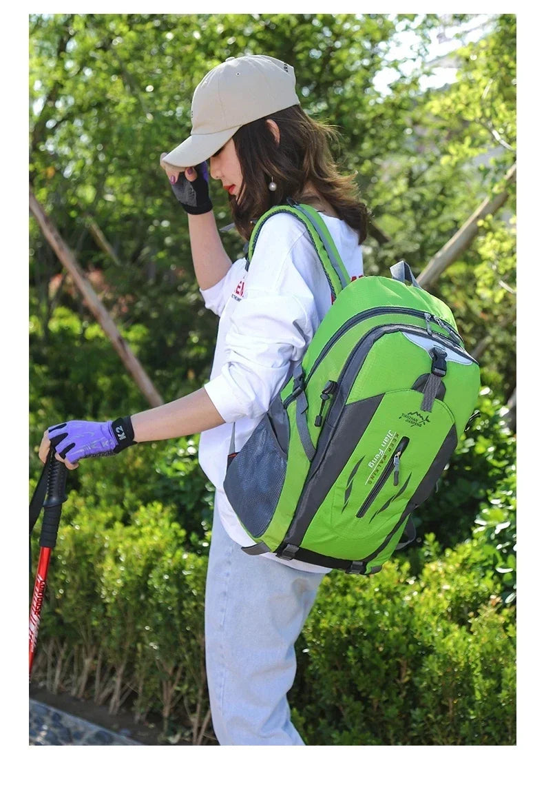 Outdoor Travel Backpack Fashion Hiking Backpacks Men Climbing Travel Backpack Classic Sport Travel Backpacks
